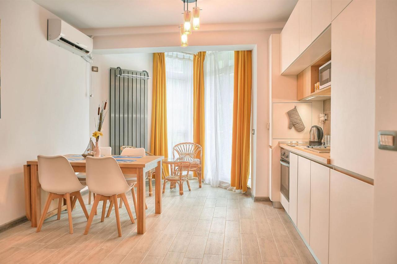 Opal Luxury Apartment 92 Spa N Pool Beach Resort Năvodari Exteriör bild